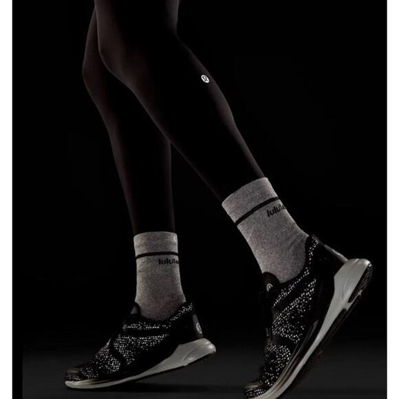 Lululemon Blissfeel 2 Women's Running Shoe *Winter Size 9 Black Silver Drop - Picture 4 of 11